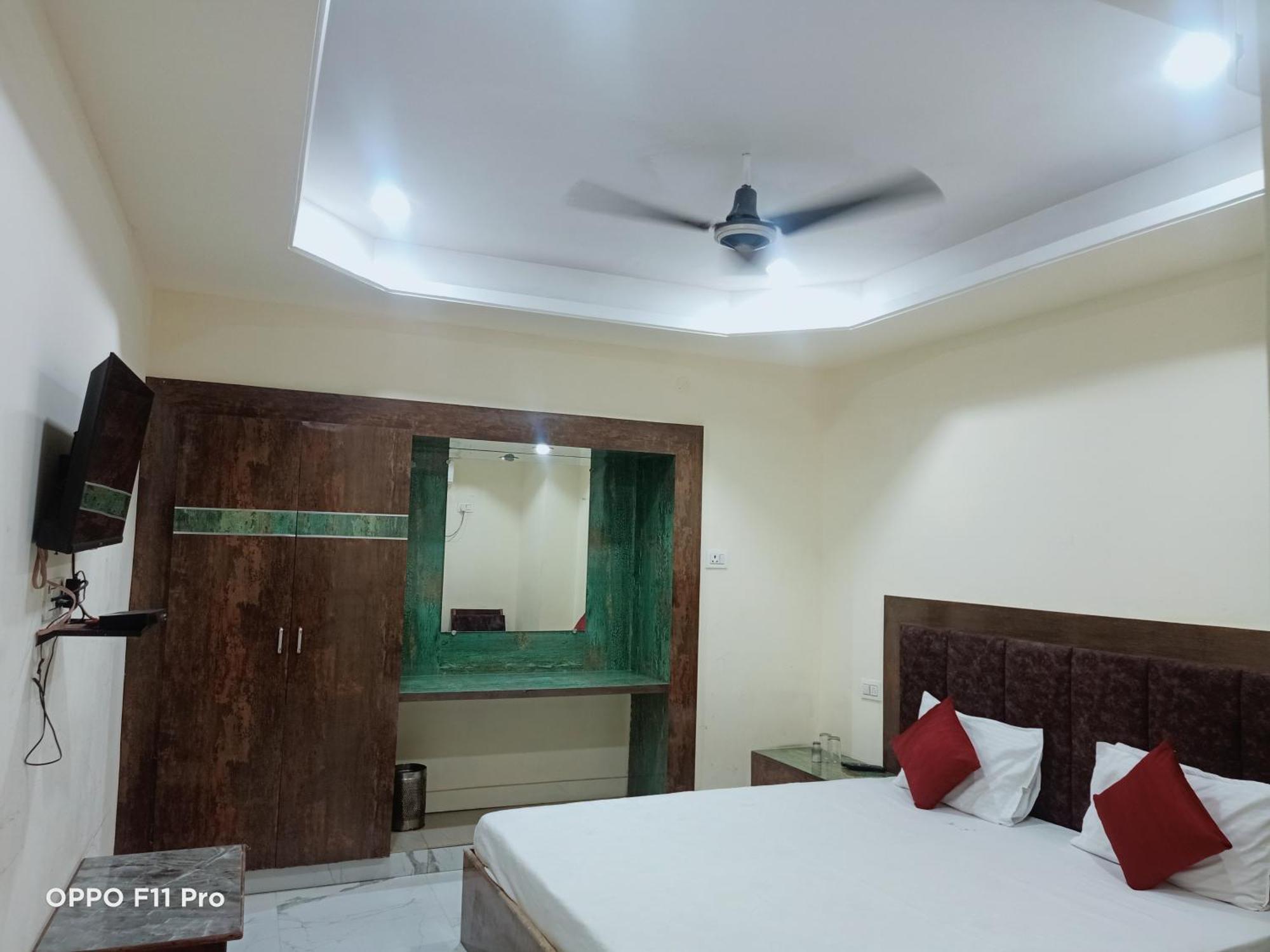 Hotel Ambassador Inn Gwalior Extérieur photo