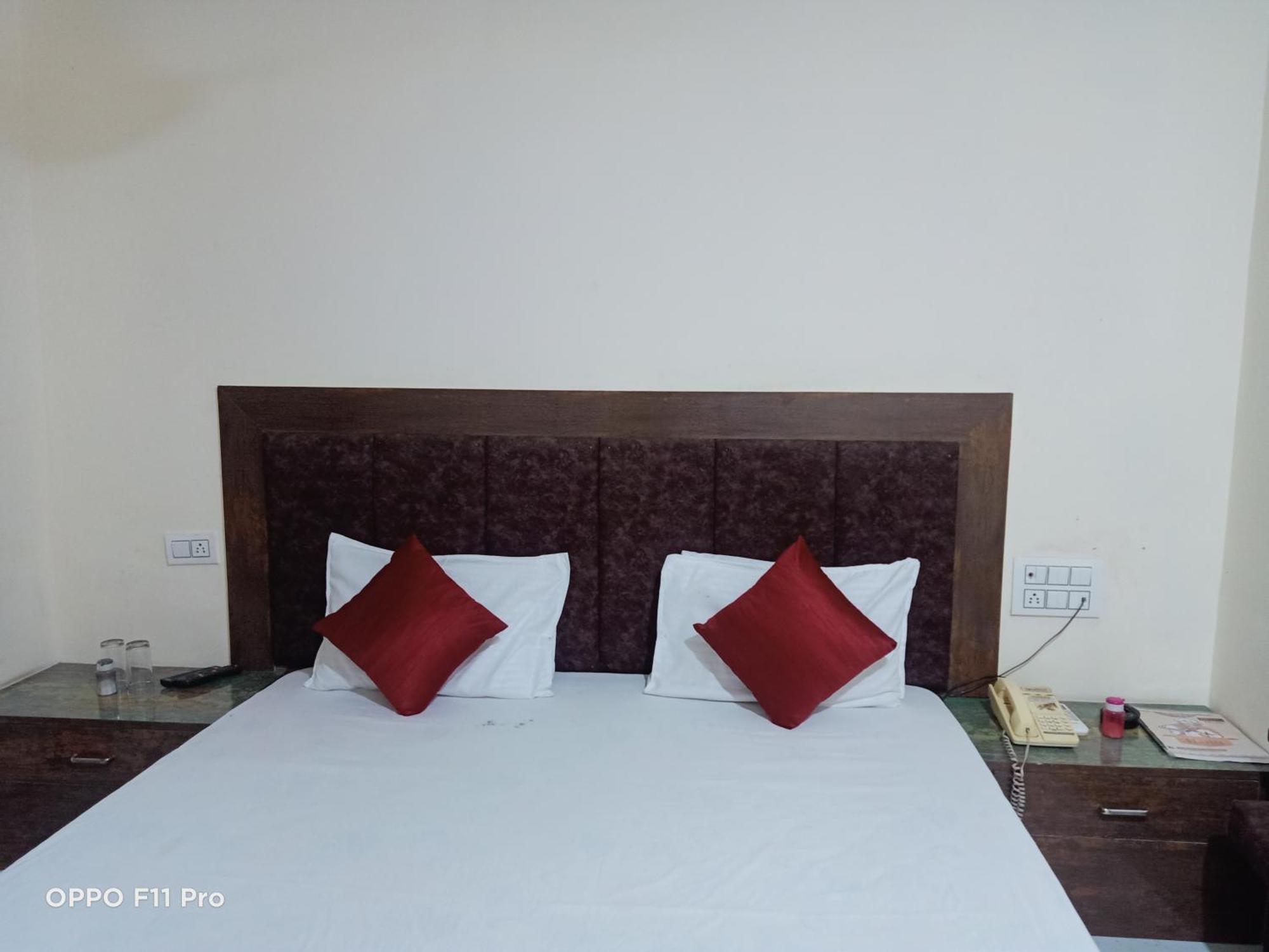 Hotel Ambassador Inn Gwalior Extérieur photo