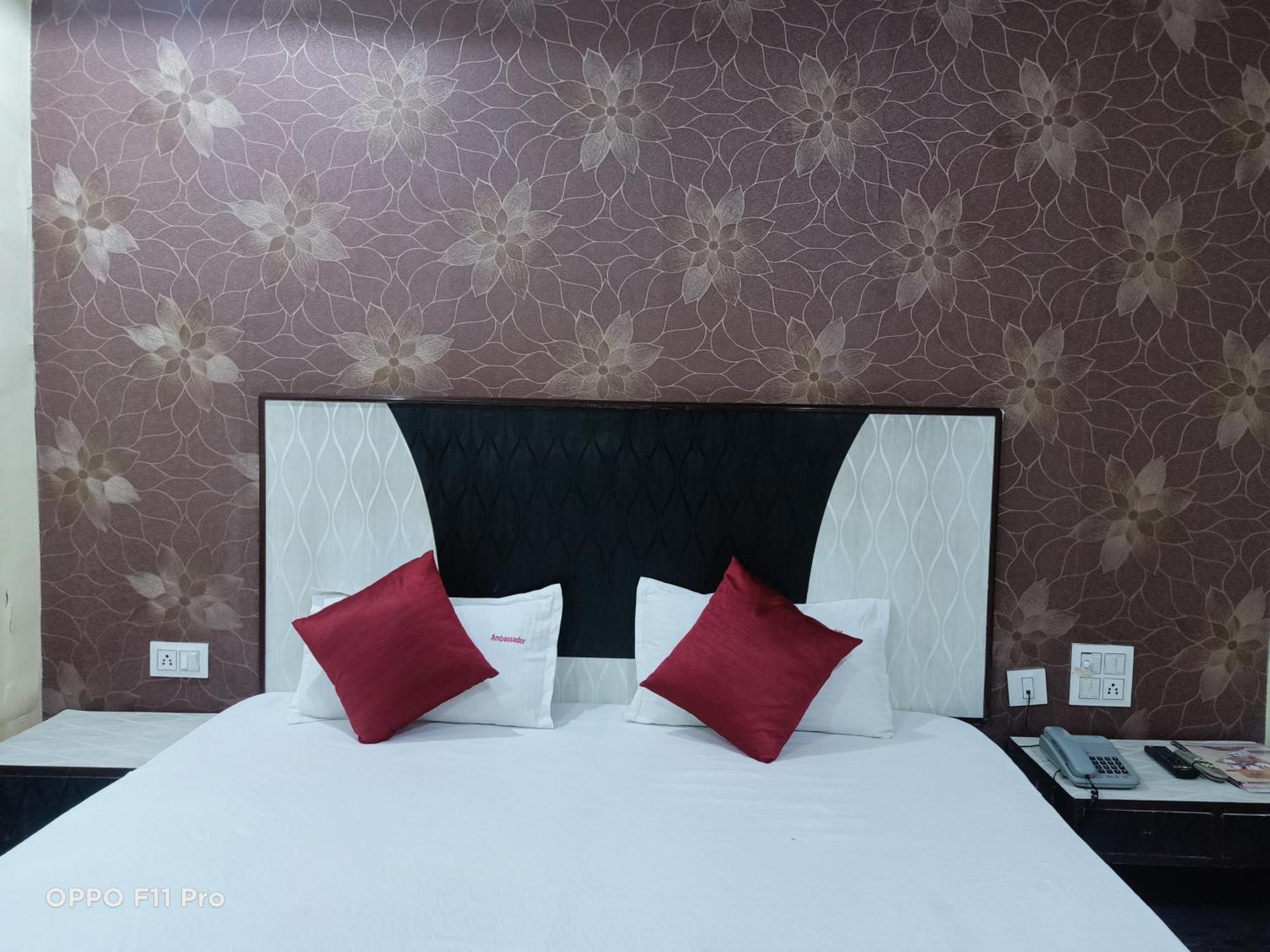 Hotel Ambassador Inn Gwalior Extérieur photo