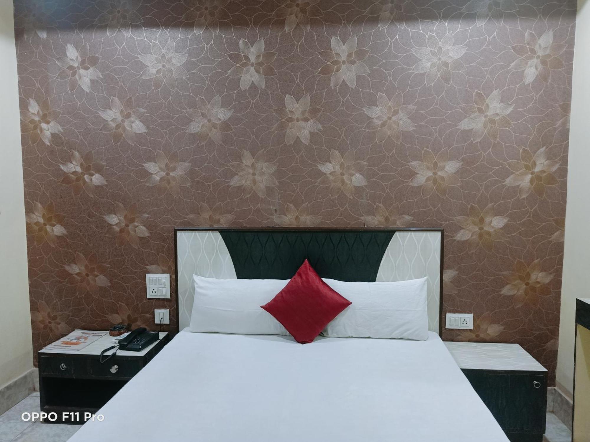 Hotel Ambassador Inn Gwalior Extérieur photo
