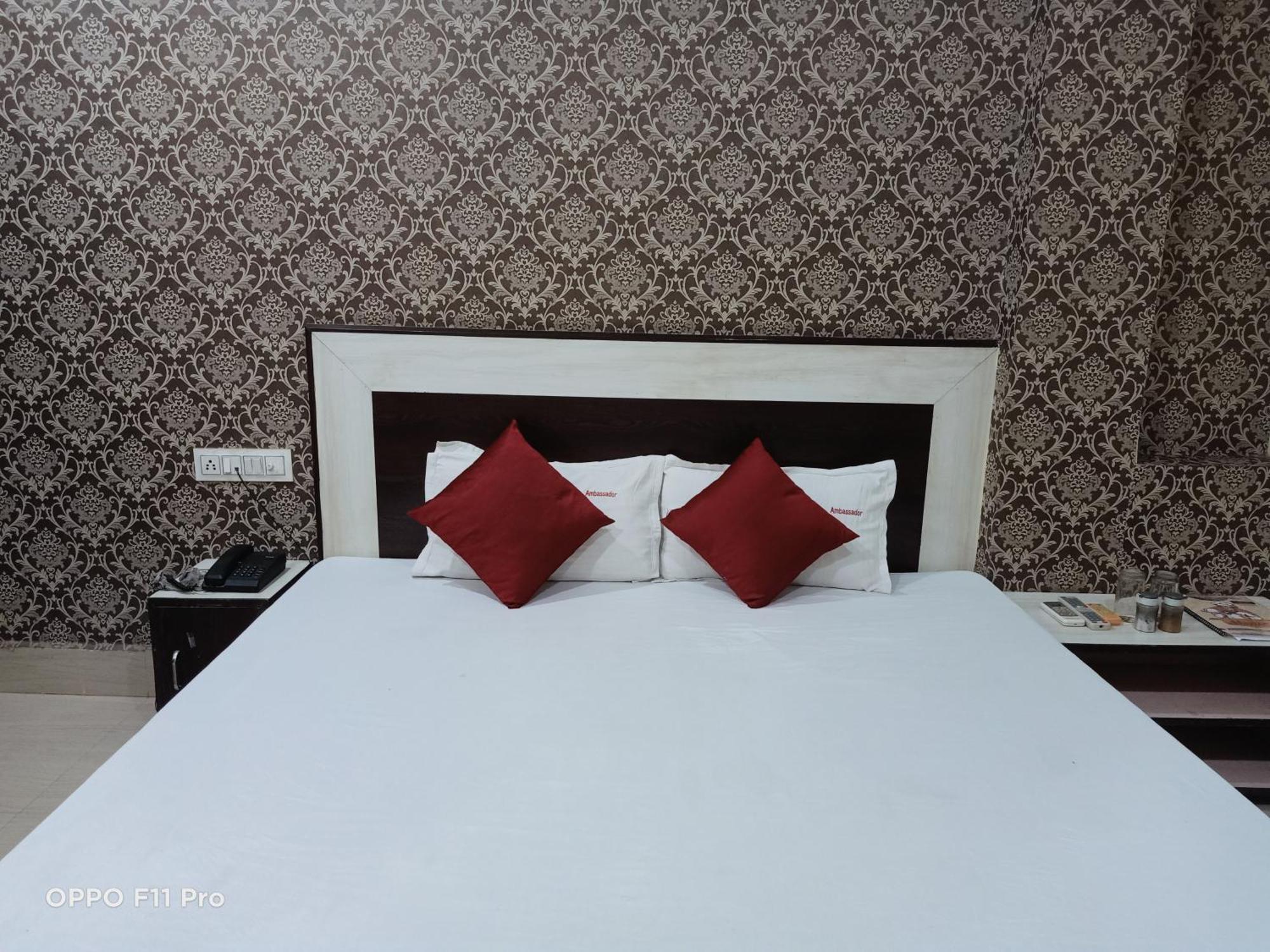 Hotel Ambassador Inn Gwalior Extérieur photo