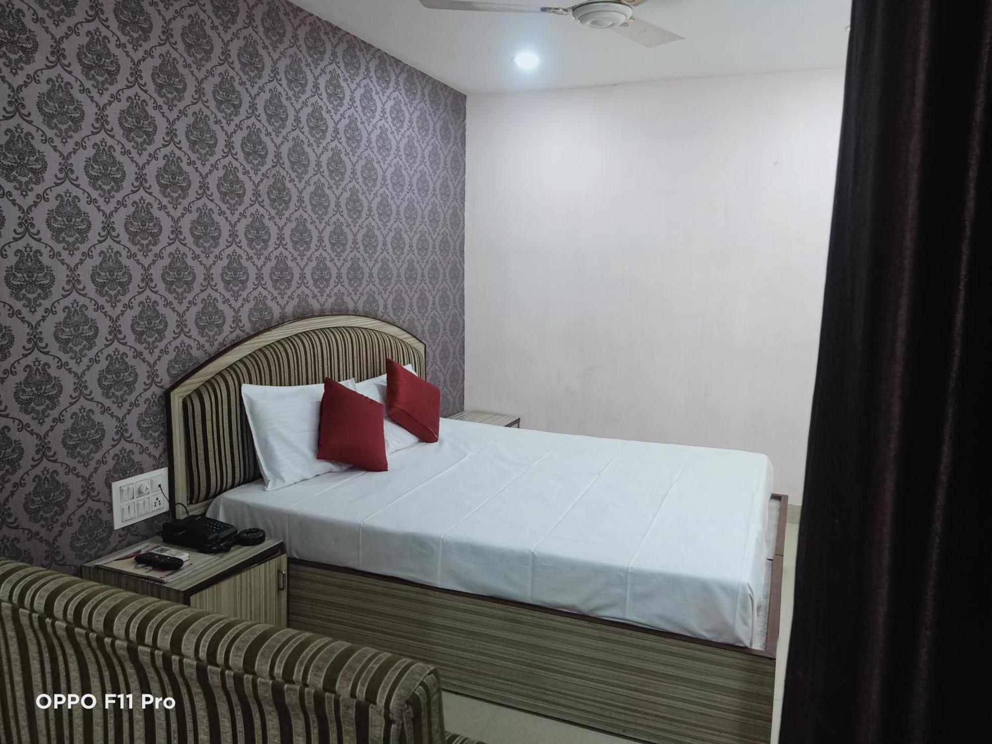 Hotel Ambassador Inn Gwalior Extérieur photo