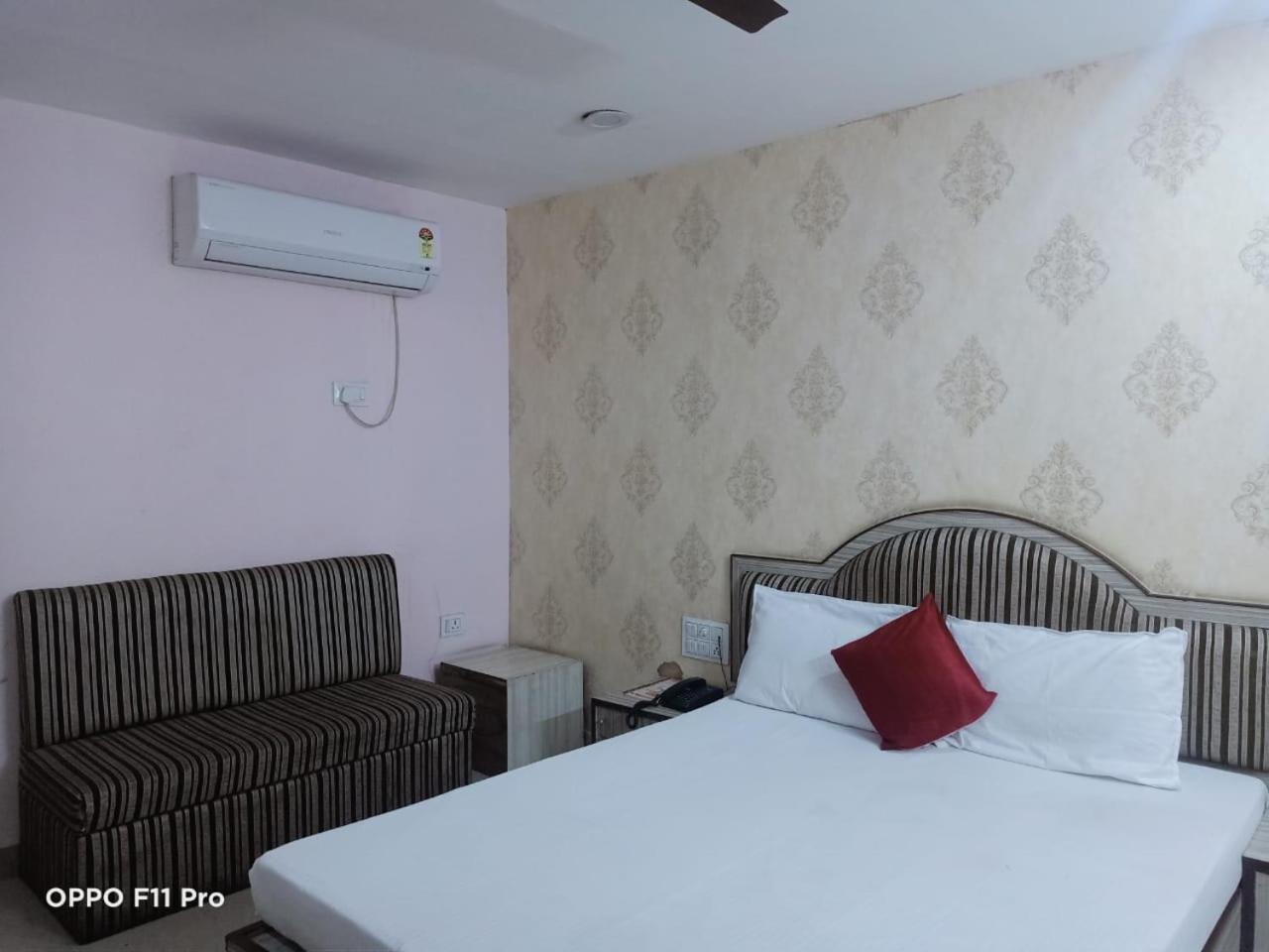 Hotel Ambassador Inn Gwalior Extérieur photo